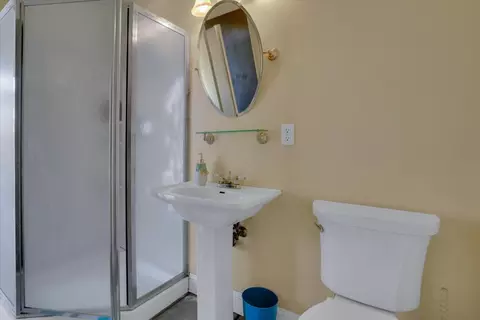 Bath - 1108 Pleasant Bay Dr, Ripon, CA 95366 photo 4 of 4