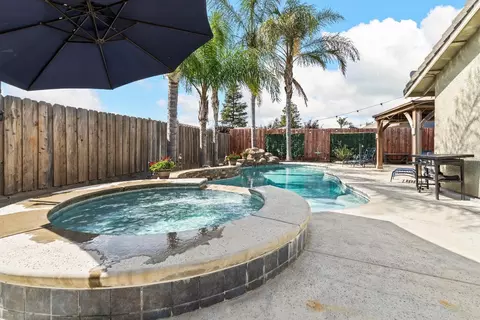 8685 Peacock Way, Hilmar, CA 95324