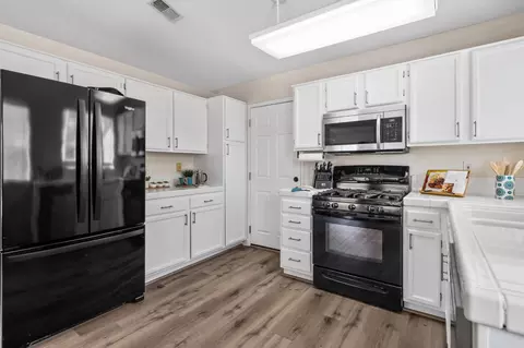16251 Williamstowne Dr, Lathrop, CA 95330 photo 14