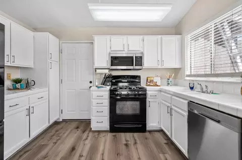 16251 Williamstowne Dr, Lathrop, CA 95330 photo 13
