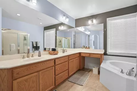 Bath - 382 John Kamps Way, Ripon, CA 95366 photo 1 of 4