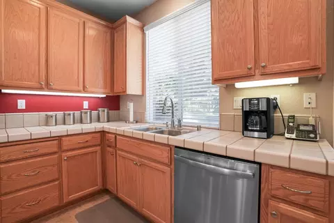Kitchen - 382 John Kamps Way, Ripon, CA 95366 photo 4 of 4