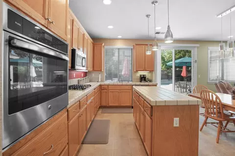 Kitchen - 382 John Kamps Way, Ripon, CA 95366 photo 2 of 4