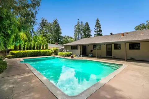 Exterior - 5260 Marione Dr, Carmichael, CA 95608 photo 3 of 15