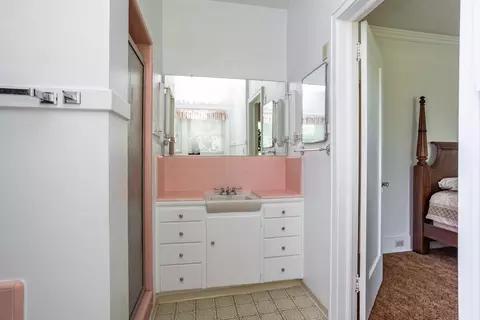 Bath - 9319 E Whitmore Ave, Hughson, CA 95326 photo 2 of 4