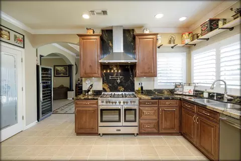 Kitchen - 3609 Plaudit Dr, Modesto, CA 95355 photo 5 of 9