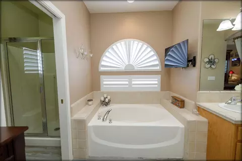 Bath - 3609 Plaudit Dr, Modesto, CA 95355 photo 7 of 12