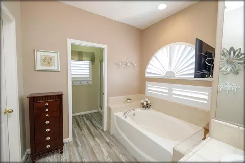 Bath - 3609 Plaudit Dr, Modesto, CA 95355 photo 6 of 12