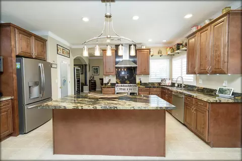 Kitchen - 3609 Plaudit Dr, Modesto, CA 95355 photo 4 of 9