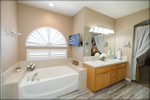 Bath - 3609 Plaudit Dr, Modesto, CA 95355 photo 8 of 12