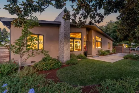 Exterior - 924 Hackberry Ave, Modesto, CA 95350 photo 9 of 11