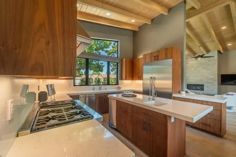 Kitchen - 924 Hackberry Ave, Modesto, CA 95350 photo 2 of 3