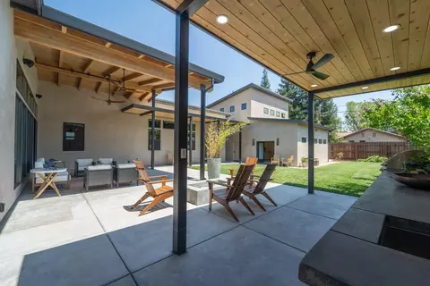Exterior - 924 Hackberry Ave, Modesto, CA 95350 photo 4 of 11