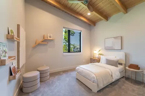 Bedroom - 924 Hackberry Ave, Modesto, CA 95350 photo 1 of 7