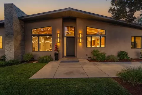 Exterior - 924 Hackberry Ave, Modesto, CA 95350 photo 1 of 11