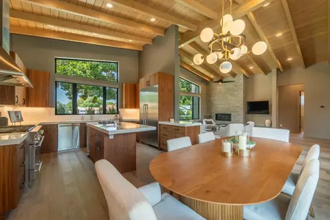 Dining - 924 Hackberry Ave, Modesto, CA 95350 photo 2 of 3