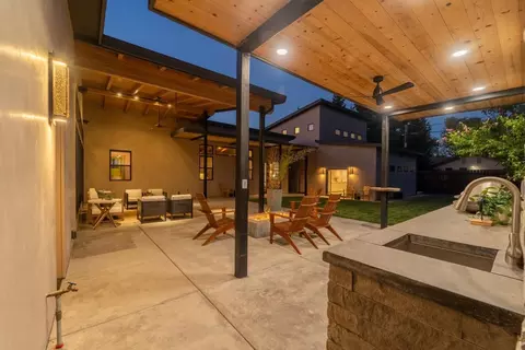 Exterior - 924 Hackberry Ave, Modesto, CA 95350 photo 10 of 11