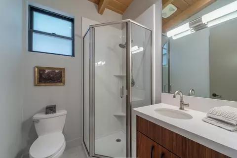 Bath - 924 Hackberry Ave, Modesto, CA 95350 photo 1 of 5