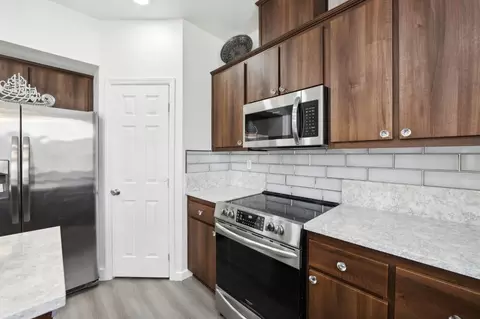 Kitchen - 787 Harold Smith Dr, Tracy, CA 95304 photo 4 of 5