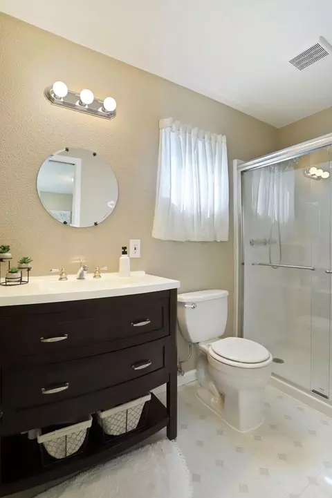 Bath - 1850 Duncan Dr, Tracy, CA 95376 photo 5 of 5