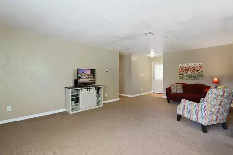 Living - 1850 Duncan Dr, Tracy, CA 95376 photo 2 of 3