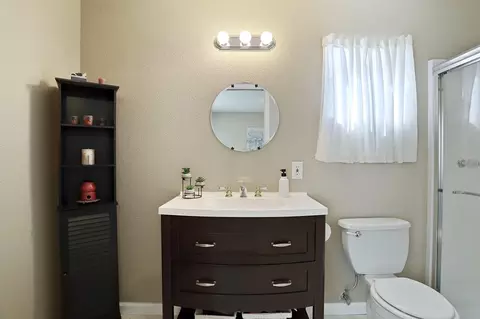 Bath - 1850 Duncan Dr, Tracy, CA 95376 photo 3 of 5