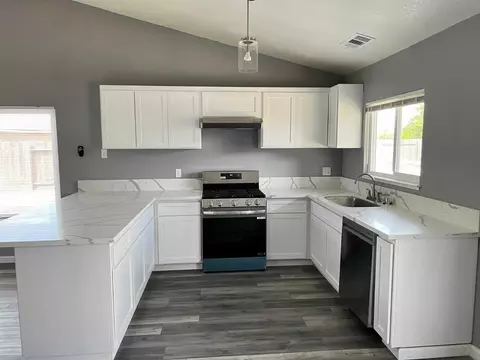 Kitchen - 1701 Amesbury Pl, Modesto, CA 95358 photo 1 of 6