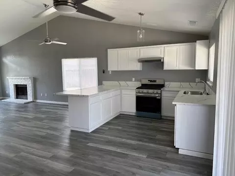 Kitchen - 1701 Amesbury Pl, Modesto, CA 95358 photo 4 of 6