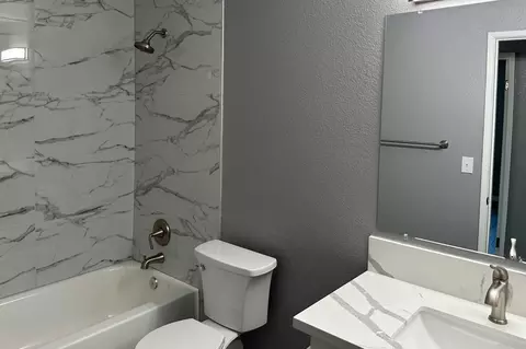 Bath - 1701 Amesbury Pl, Modesto, CA 95358 photo 1 of 1
