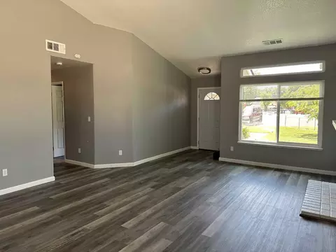 Living - 1701 Amesbury Pl, Modesto, CA 95358 photo 2 of 3