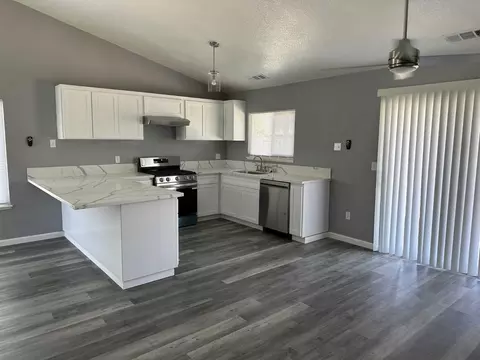 Kitchen - 1701 Amesbury Pl, Modesto, CA 95358 photo 3 of 6