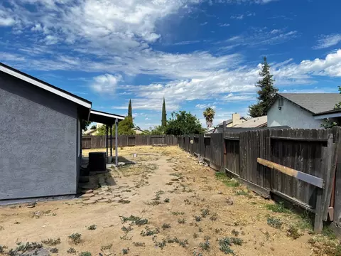 Exterior - 1701 Amesbury Pl, Modesto, CA 95358 photo 3 of 4