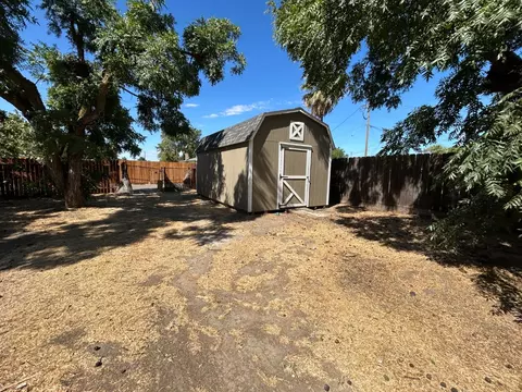 Exterior - 243 E St, Los Banos, CA 93635 photo 5 of 8