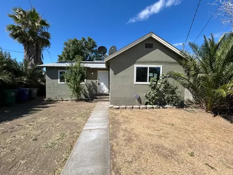 Exterior - 243 E St, Los Banos, CA 93635 photo 2 of 8
