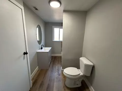 Bath - 243 E St, Los Banos, CA 93635 photo 1 of 2