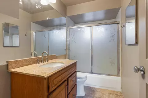 Bath - 4140 Goldust Dr, Modesto, CA 95355 photo 2 of 2