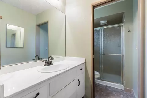 Bath - 4140 Goldust Dr, Modesto, CA 95355 photo 1 of 2