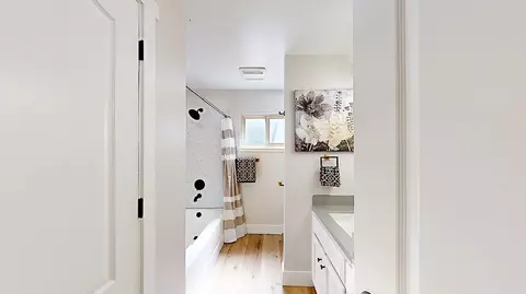 Bath - 2230 Ada St, Modesto, CA 95354 photo 2 of 3