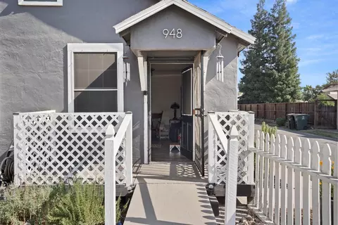 946 El Vecino Ave, Modesto, CA 95350 photo 3