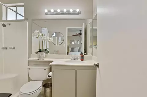 Bath - 1640 Bondy Ln, Tracy, CA 95376 photo 2 of 5