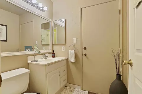 Bath - 1640 Bondy Ln, Tracy, CA 95376 photo 1 of 5