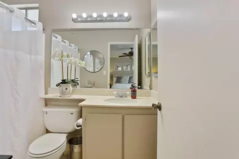 Bath - 1640 Bondy Ln, Tracy, CA 95376 photo 4 of 5