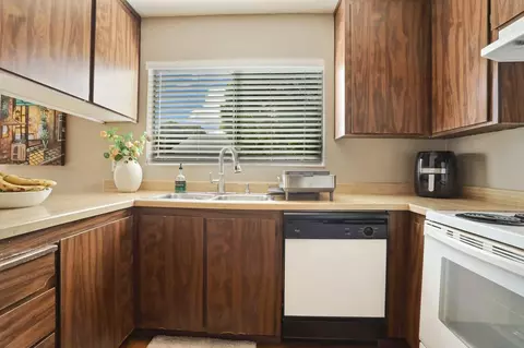 Kitchen - 1640 Bondy Ln, Tracy, CA 95376 photo 4 of 6