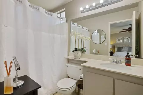 Bath - 1640 Bondy Ln, Tracy, CA 95376 photo 3 of 5
