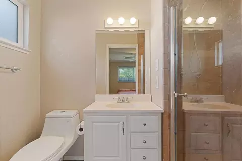 Bath - 1628 Galvez Ave, Modesto, CA 95355 photo 2 of 3