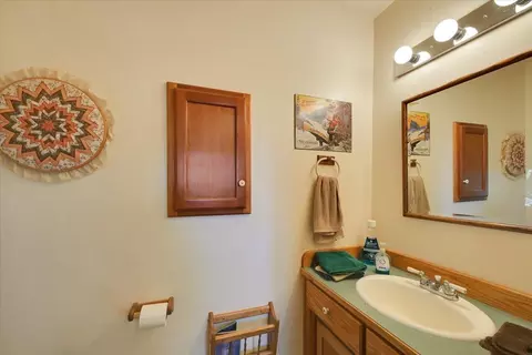Bath - 12158 E Brookview Dr, Grass Valley, CA 95945 photo 1 of 4