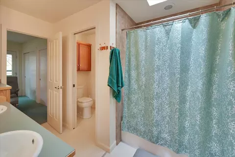 Bath - 12158 E Brookview Dr, Grass Valley, CA 95945 photo 2 of 4