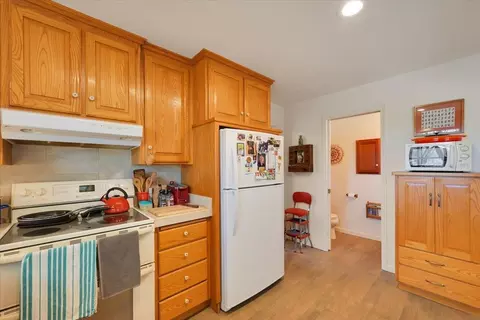 Kitchen - 12158 E Brookview Dr, Grass Valley, CA 95945 photo 5 of 6