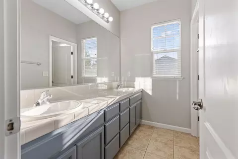Entry Way - 1891 Trail Way, Turlock, CA 95382 photo 9 of 10
