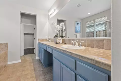 Entry Way - 1891 Trail Way, Turlock, CA 95382 photo 4 of 10